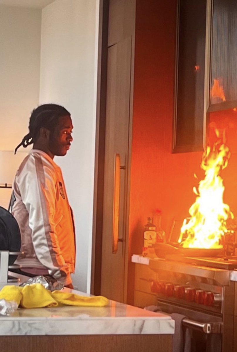 Unlatchings's tweet photo. me watching my life fall apart but still
 having ultimate trust in gods plan https://t.co/hx5ZymU7ai