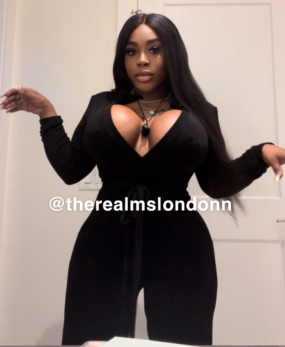 TW Pornstars - 3 pic. Ms London 🦄. Twitter. ️. 5:55 PM - 3 Oct 2022