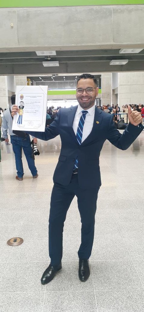 Ed_morrison28's tweet photo. La vida no se trata de encontrarte a ti mismo. La vida es sobre crearte a ti mismo.
 #ThanksGod #Unah #OrgullosamentePuma #Medicina #MedicoGeneral #Felicidad #ILoveMedicin #HastaElCielo https://t.co/pkgOjD6ehp