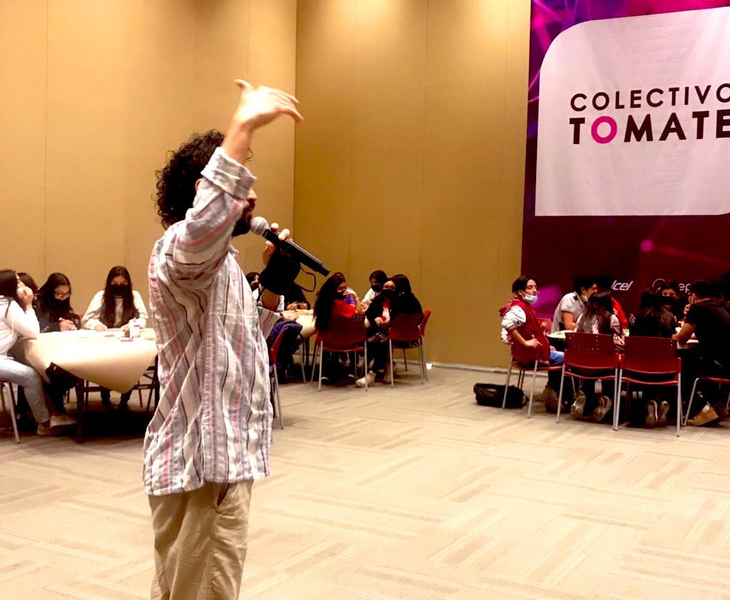 PrepasUPAEP's tweet photo. Necesitamos emprendimientos que rompan esquemas y transformen a la sociedad en la que vivimos, y en @PrepasUPAEP nuestros estudiantes lo están viviendo a través de #DIS50 🦅 ¡Cuéntanos tu iniciativa! https://t.co/Ycz3RkjcKU