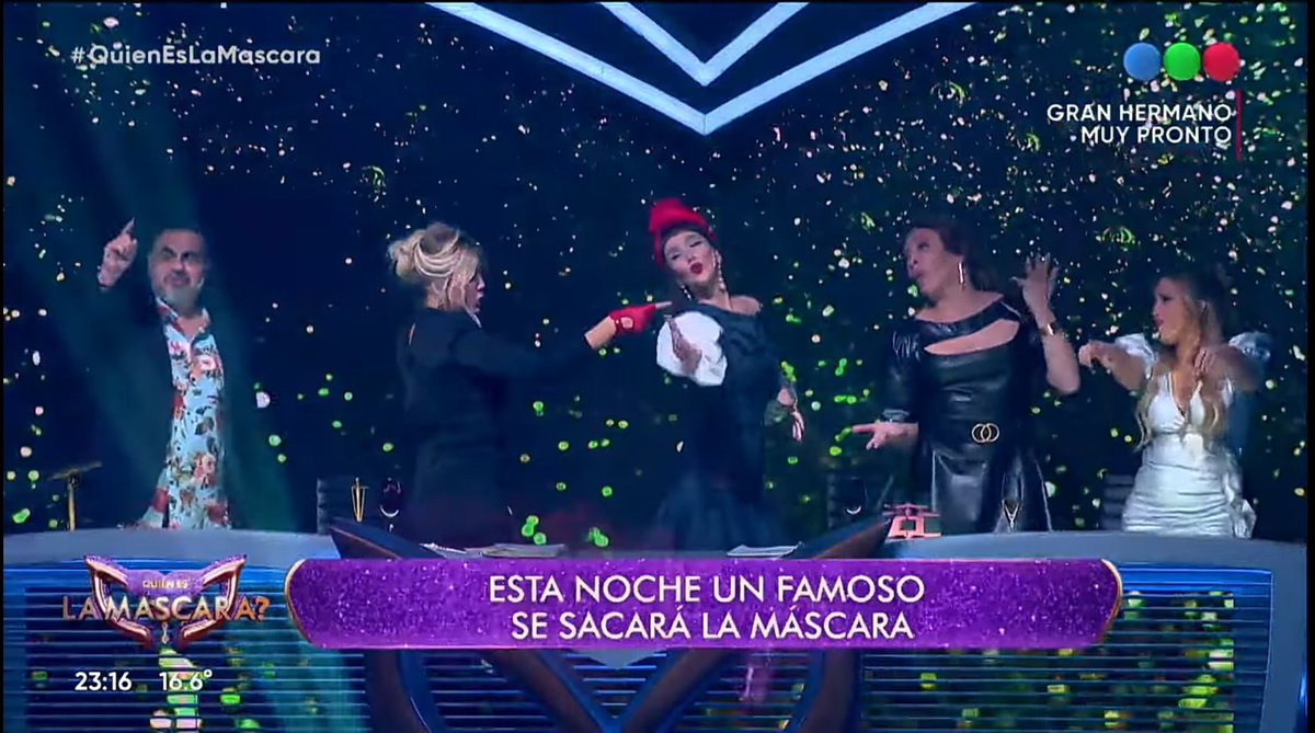 francosimonefan's tweet photo. #QuienEsLaMascara TEMAZOOOOO🎶 #PAMPA Y #URTA interpretaron “#Paisaje”de @francosimonefs #francosimone ❤️🔥 #telefe #argentina #gilda #vicentico #nataliaoreiro @kari_prince #cumbia @lizytagliani #wandanara "investigadores de lujo!!! https://t.co/qkHSq2RAf9 https://t.co/IadcPoP4Fv