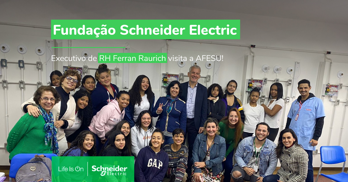SchneiderElecBR's tweet photo. Recentemente, estivemos com um dos nossos executivos globais de RH (@FerranRaurich) na AFESU, que utiliza bancadas educacionais com equipamentos doados pela Fundação Schneider Electric. Veja mais sobre essa ação aqui: https://t.co/Nxp1Ti6wGf #SEFoundation #ODS5 #ODS8 #LifeIsOn https://t.co/SGg3NgwLDl