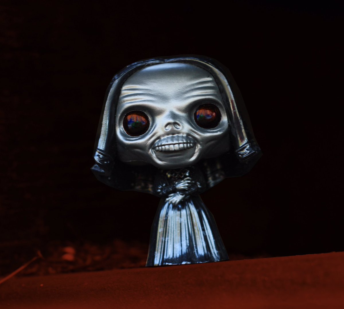 manthingscomics's tweet photo. “Beware of Crimson Peak!” #FunkoPhotoADayChallenge #movienight #CrimsonPeak #funkopop #motherghost #Funko @OriginalFunko #ManThingsComics https://t.co/QqpbcybXcw
