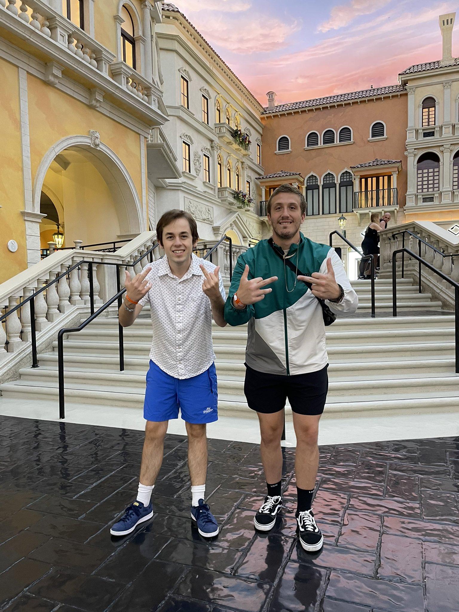 100T NiceWigg on Twitter: "Filming something with my best friend today https://t.co/A41aEQwiwG