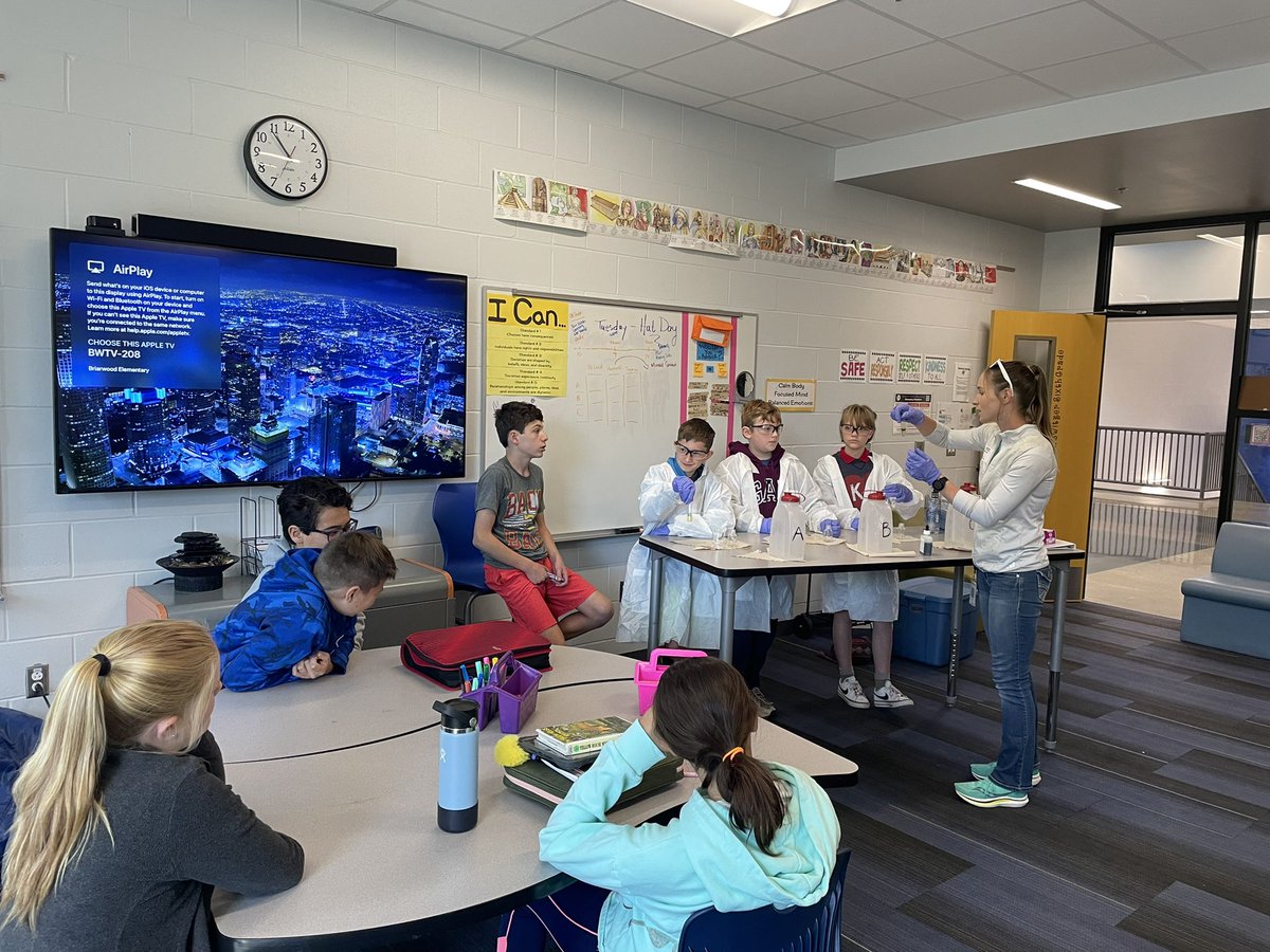 Switzer6th's tweet photo. Thank you Angela from Water One for the informative presentation! @MyWaterOne @conmo1 @Mullins6thGrade @BriarwoodElem @Bulldogs512 @theSMSD https://t.co/LOwlOuRPCf