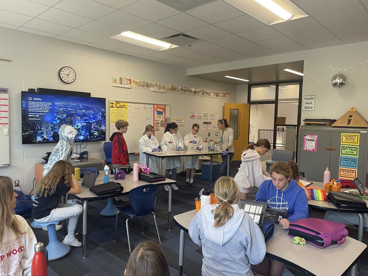 Switzer6th's tweet photo. Thank you Angela from Water One for the informative presentation! @MyWaterOne @conmo1 @Mullins6thGrade @BriarwoodElem @Bulldogs512 @theSMSD https://t.co/LOwlOuRPCf