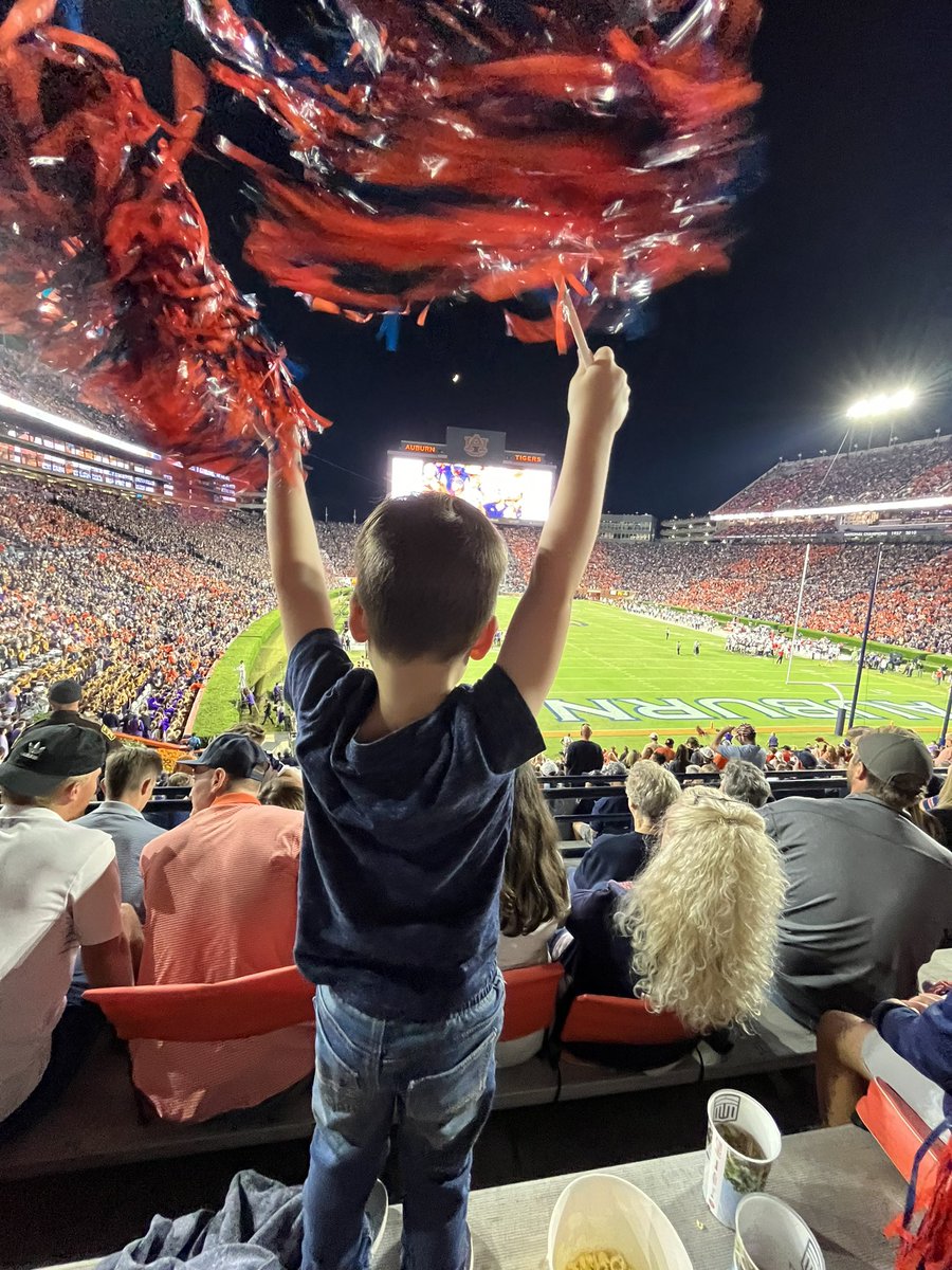 _adwood's tweet photo. Wasn’t the outcome we had hoped for but the atmosphere in JHS is like no other! 💙🧡 #WDE @baifrai https://t.co/Voao3BMG55