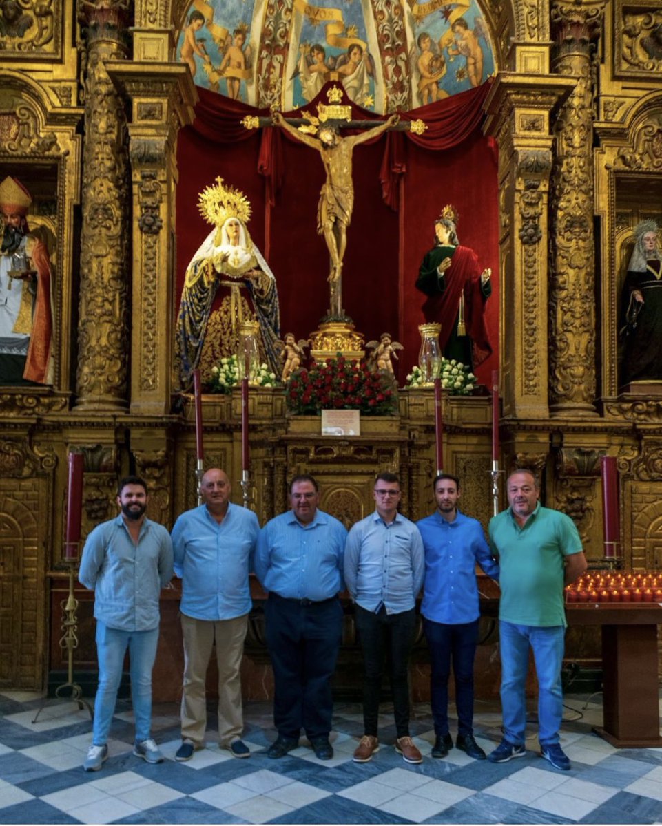 La Agrupación Musical Dulce Nombre de Jesús el pasado día 1 de Octubre, varios miembros se desplazaron a la vecina localidad de Ecija para hacer la renovación de cara al Jueves Santo de 2023!!!
 
Os esperamos el Próximo Jueves Santo, Hermanos!!!!