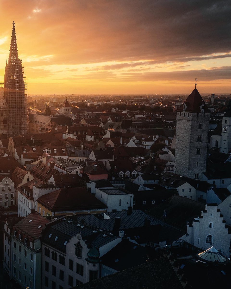 jhs_Brgr's tweet photo. Ein sonniger Morgen in Regensburg ☀️ 🇬🇧 / a sunny Morning over Ratisbona 😍 #regensburg #bayern #germanytourism #topeuropephoto #hello_rooftops #travellingthroughtheworld https://t.co/gb2zNBExGH