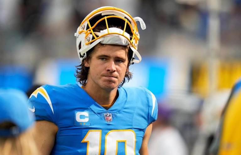 #NFL Top 5 Passing Yard Leaders: #FantasyFootball 

1. #Chargers Justin Herbert - 1,250 
2. #Bills Josh Allen - 1,227
3. #Lions Jared Goff - 1,126 
4. #Colts Matt Ryan - 1,125 
5. #Eagles Jalen Hurts 1,120