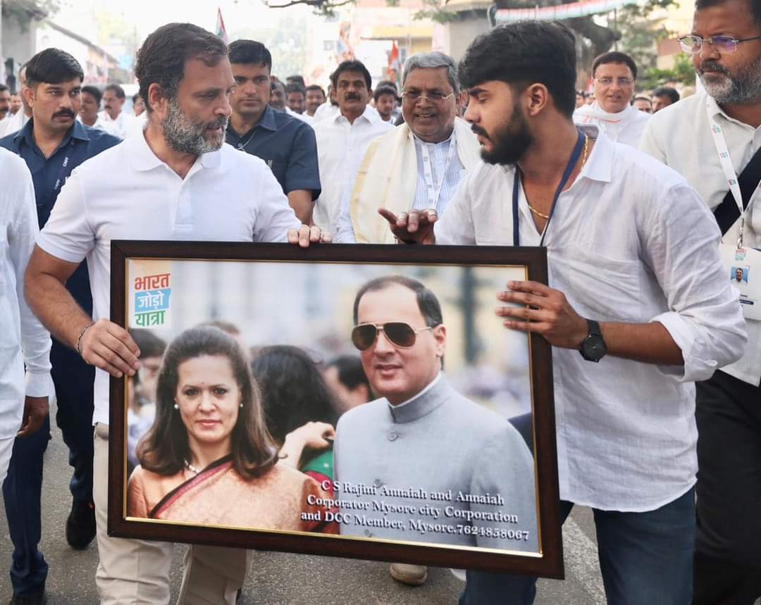 NsuiEr's tweet photo. यात्रा के वो लम्हे, जो थकान-दर्द सब मिटा देते हैं।

ऐसा लगता है मानो पूरा हिंदुस्तान मन भर दुआओं यात्रा को मजबूत करना चाह रहा है।

#BharatJodoYatra https://t.co/HiAqOpKTQB