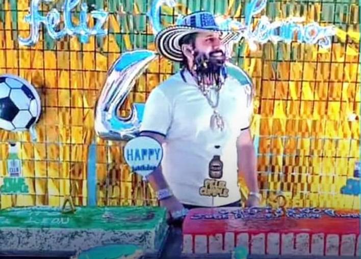 eluniversocom's tweet photo. Fito, líder de los Choneros, festejó sus 43 años en la cárcel con torta y nueva apariencia ► https://t.co/0JBTiSLKXY https://t.co/LepcAvknhU