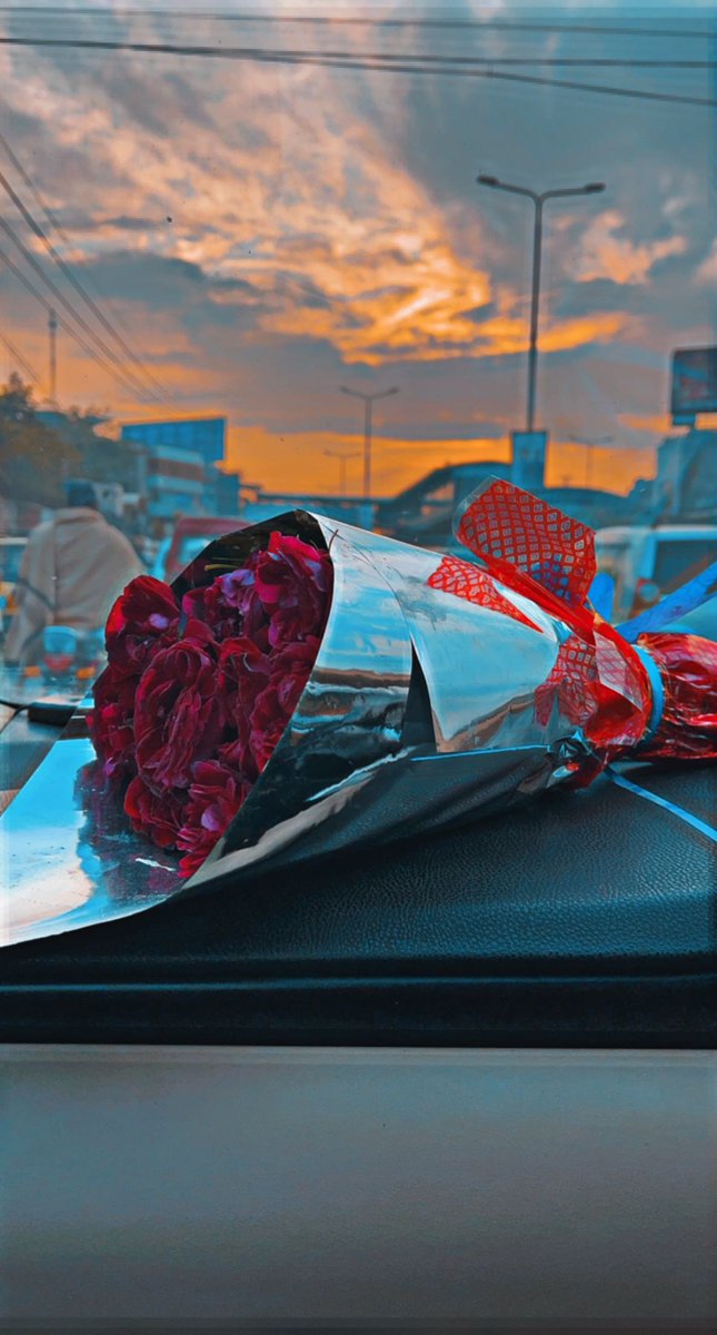 یہ سوچ کر میں نے اسے روکا ھی نہیں
دور جاتا ھی کیوں اگر وہ میرا ھوتا💔