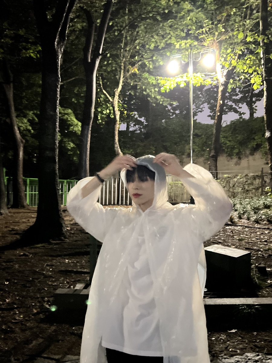 BYOUNGGONl's tweet photo. A late greeting for a Happy National Boyfriend's day to the Nation's Boyfriend: Me. 🦖 https://t.co/WQ53AJFjQa