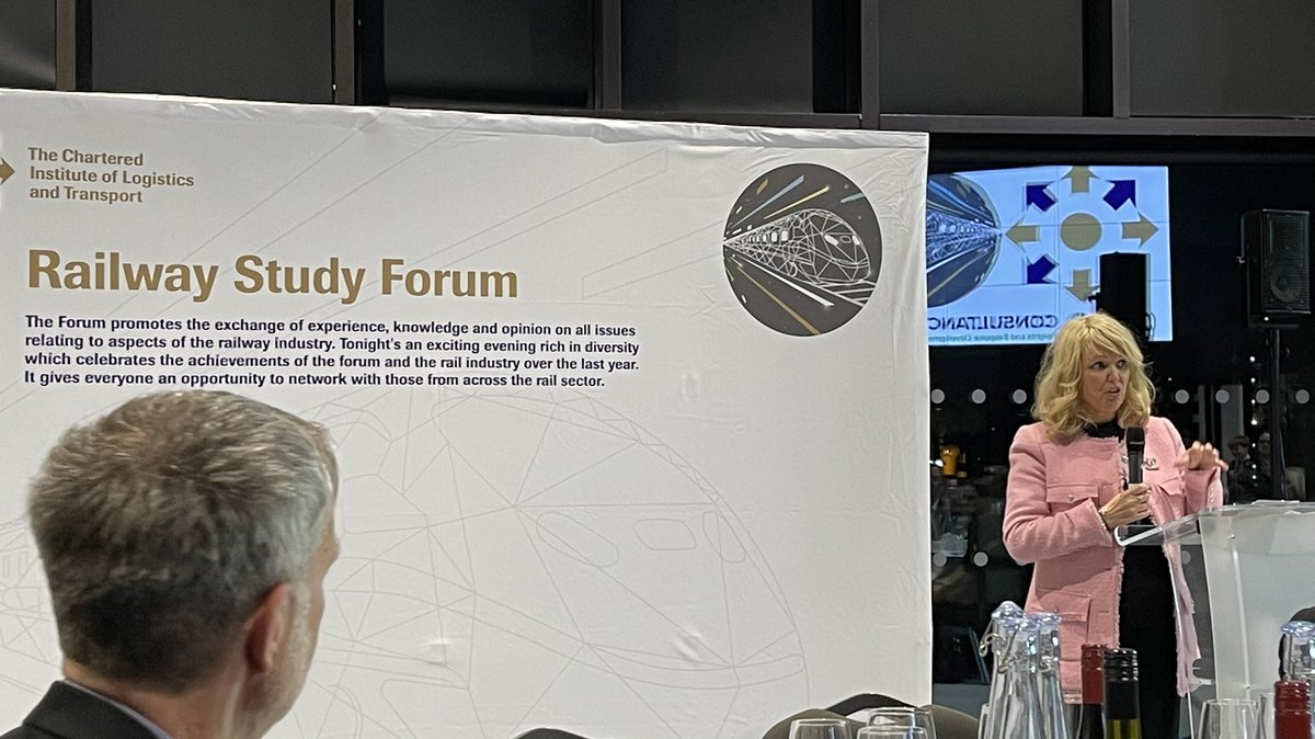 Pleased to be at @KiaOvalEvents for the <a href="/ciltuk/">CILT(UK)</a> Rail Study Forum dinner for <a href="/3Squared/">3Squared Ltd</a> with colleagues and our partners from <a href="/RSSB_rail/">RSSB</a> <a href="/GBRailfreight/">GB Railfreight</a> <a href="/networkrail/">Network Rail</a> &amp; <a href="/google/">Google</a>. A place for the rail industry to exchange ideas, experience and opinion to help build a better railway.