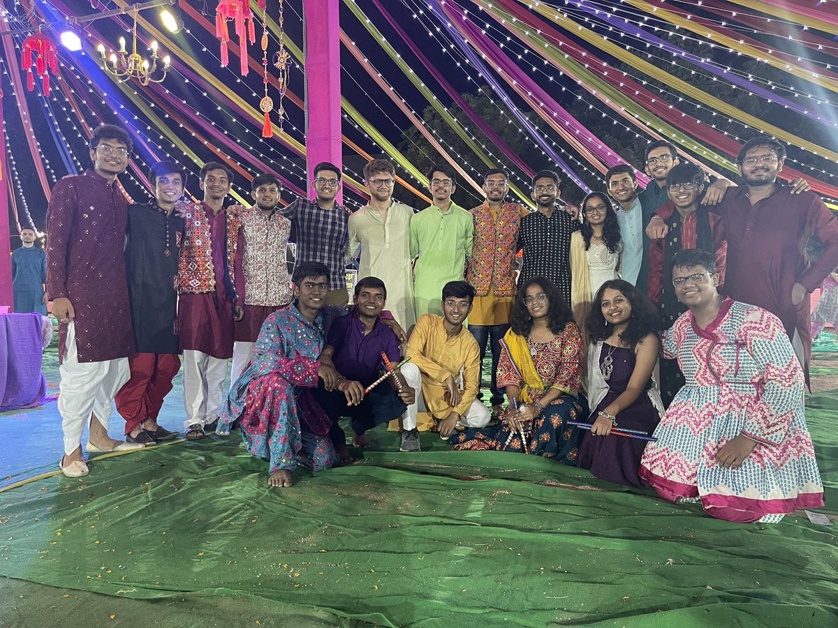 Finally sneaked some time out to enjoy Navratri celebrations at our AIIMS Jodhpur campus. Amazing to see so many people playing proper garba steps ❤️