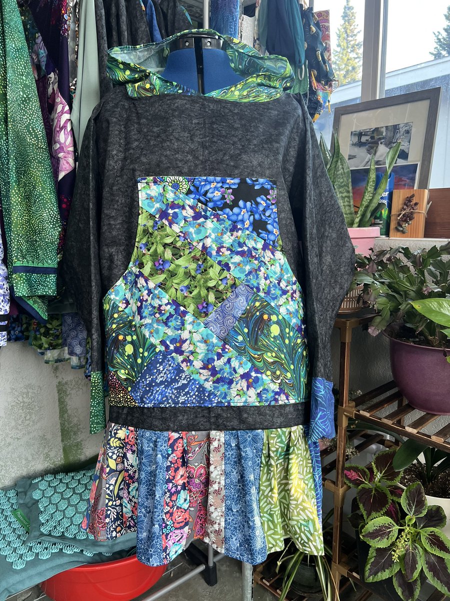sewyupik's tweet photo. This beautiful qaspeq is up for auction on my Sew Yup’ik Facebook page ❤️ #sewyupik https://t.co/kvXttGGyi7
