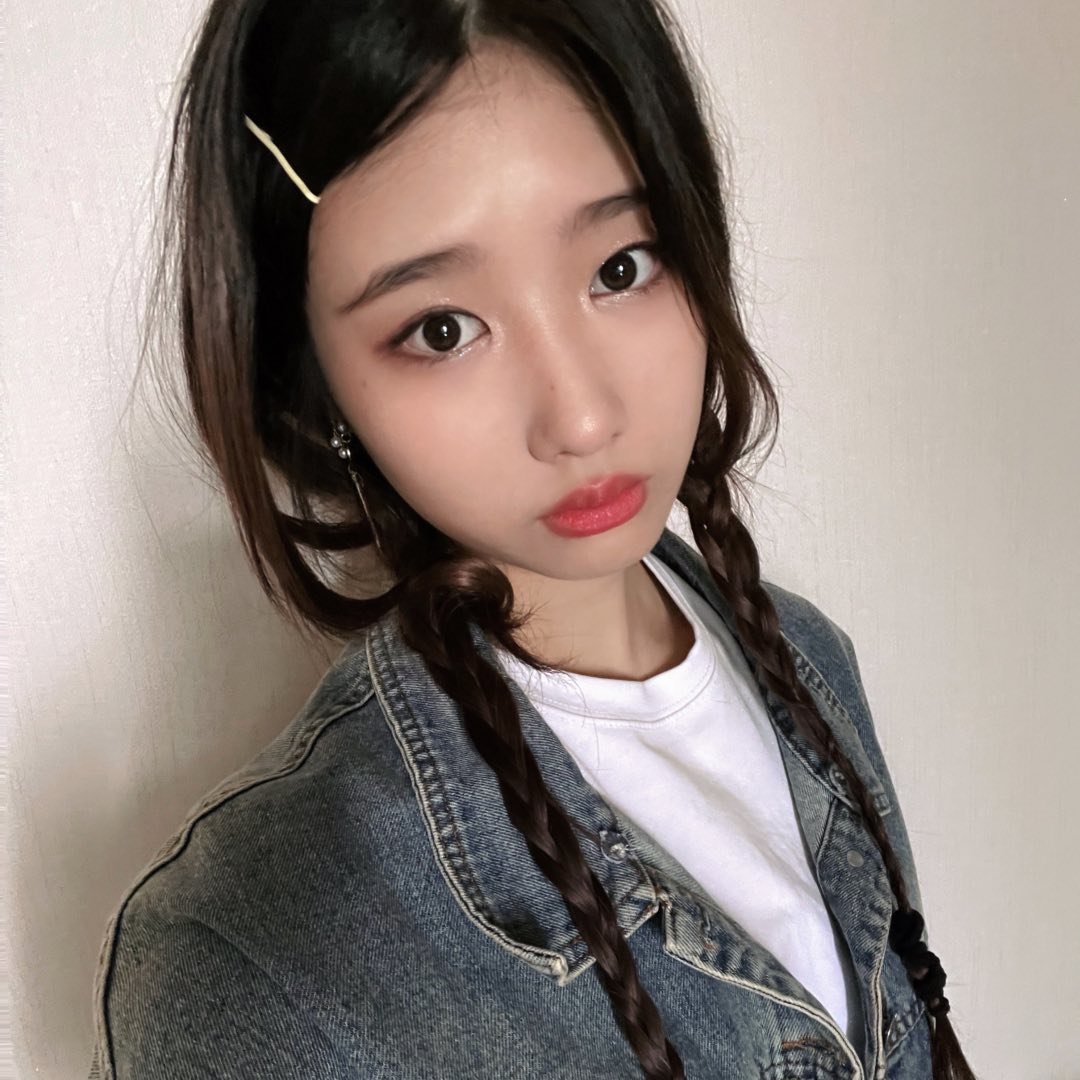h_issue7's tweet photo. ↴ #HOT_ISSUE  #핫이슈
#Yebin new instagram profile picture! https://t.co/Htbz1EGJ96