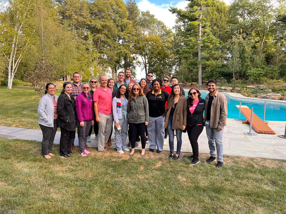 BeaumontFMGP's tweet photo. Nature is an important part of wellbeing. We toured the grounds of the Edsel and Eleanor Ford House during one of our monthly experiential wellbeing seminars during lectures. Our Wellbeing Committee meets regularly to discuss our curriculum with resident input. #outdoors https://t.co/95OWt7xkCU