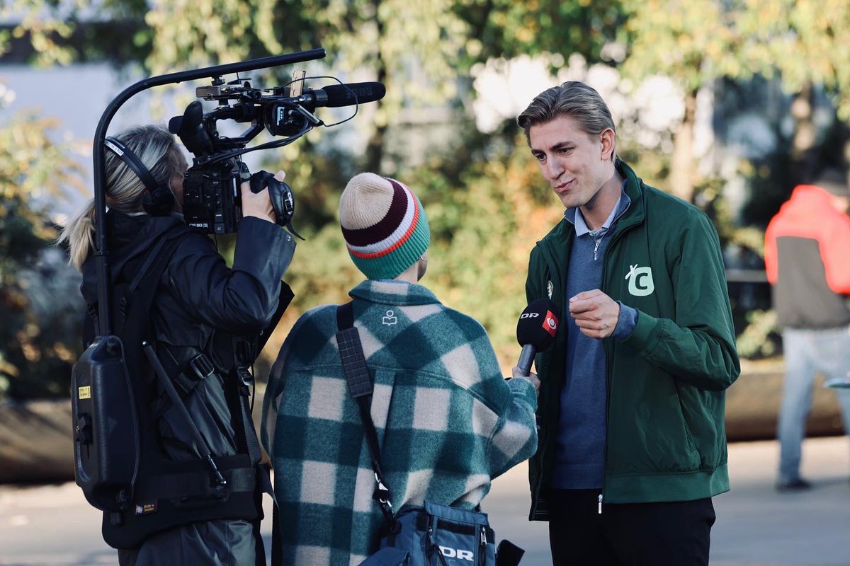 Lige kommet hjem fra endnu en valgkampsuddeling. <a href="/DRNyheder/">DRNyheder (statssponsoreret propaganda)</a> fulgte med og laver indslag i 21’eren. Mit budskab var: Folket er klar, de frivillige er klar og vi kandidater er klar. Er Statsministeren ikke også snart klar? #dkpol #dkmedier