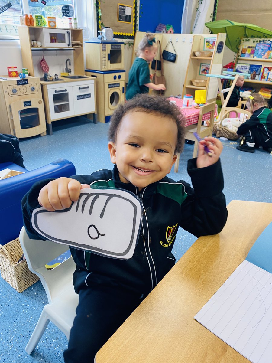 sjvblackpool's tweet photo. This week, we’re reading Funnybones 💀📚 Today, we found funnybones with some of the sounds that we have been learning on and we used these to practise our letter formation🦴 ✏️ #SJVRDH #SJVEnglish #SJVWriting https://t.co/Q33Ovt2wJ0