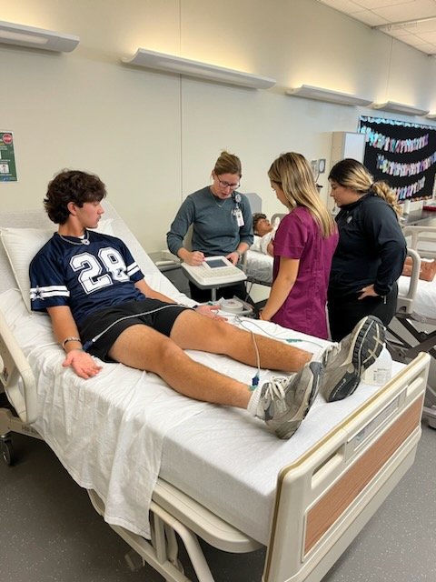 KimTraylor01's tweet photo. HCTC Patient Care Technician students practicing their skills...real-world learning! @MrsNurseKinder @EMSISD_CTE @EMSISD @KimTraylor01 #emsproud #HCTCready https://t.co/QwnwIn2s0C