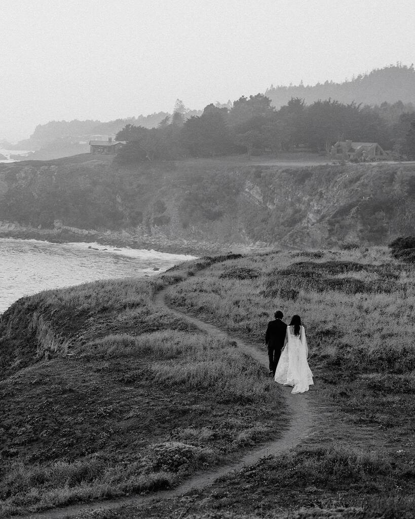 lovely moments from Ronnie + Ben’s wedding on the Northern California coast.

these two are getting their gallery this week. ✨🖤

———

design @maeandco_creative
flowers @selvafloral 
film @markbrownfilms 
venue @timbercoveresort instagr.am/p/CjQsSwaJS-0/
