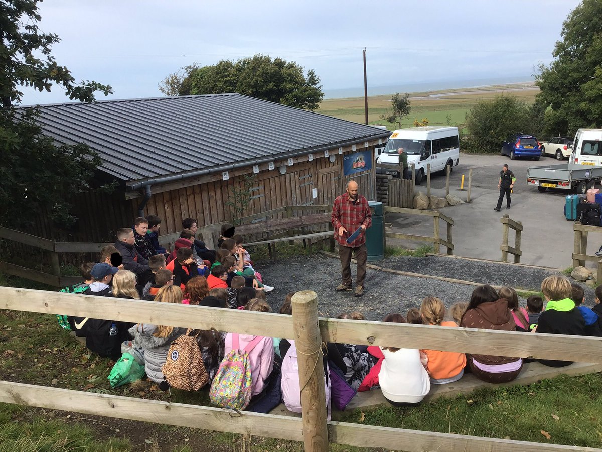 EllesmerePS's tweet photo. Year 6 have arrived at Arthog safely. After an afternoon of team building and beach exploring, the children have full tummies ready for their nighttime activity #arthog #residential #learningthroughadventure https://t.co/m4285zOcHX