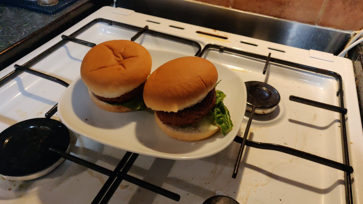 warmbeeps's tweet photo. Sleepy robot made vegan borgers https://t.co/DUOy1RMpNx