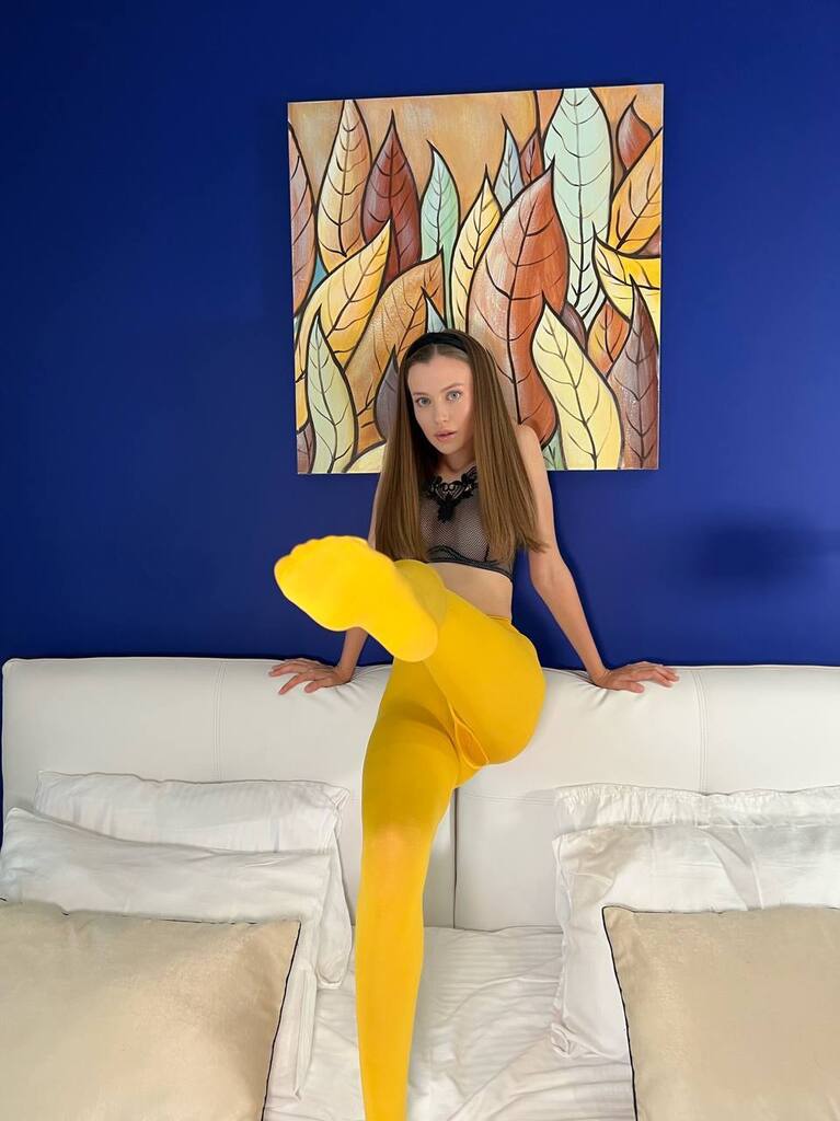 Deeep_Pantyhose's tweet photo. perfect princess 🧚🏻‍♀️🧜🏻‍♀️👸🏻 https://t.co/YoKcLsY2Ak