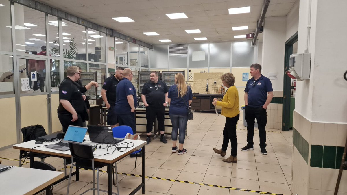 FPdonboscoLH's tweet photo. Gaur soldadura eta autoko irakasle islandiarren bisita izan dugu. Aste bete ibiliko dira gure artean. Vilkominn til Donbosco .
@Borgarholtsskl1 #lanbideheziketa https://t.co/s3riiAzRSB