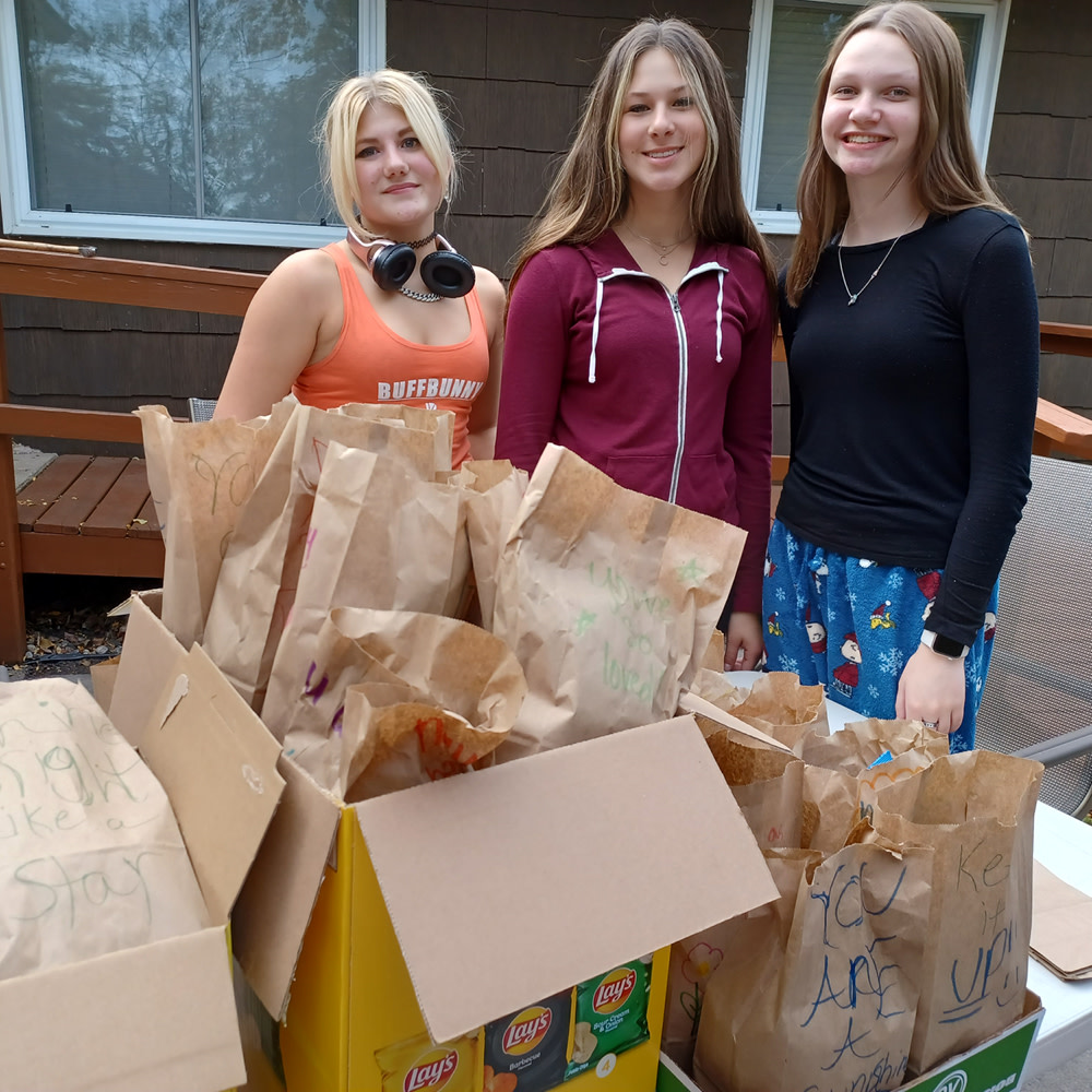 CCRIMoorhead's tweet photo. We had the pleasure of having a group of volunteers from @HawleyGolden and they absolutely rocked it! Thank you for all of your hard work and we would be thrilled to have you back any time! 🙂 #CCRIThanksYou https://t.co/fJGwHFQnvd