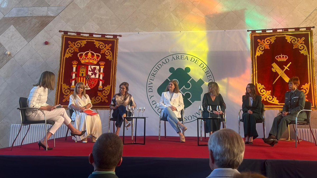 "Soy de la opinión que los #equipos completos son los formados por ambos sexos, buscando a los que más #talento tienen". Así lo ha expresado Mar Casas en la jornada de mujeres directivas, organizada por la <a href="/guardiacivil/">Guardia Civil</a>  #trabajo #talento youtube.com/watch?v=CPQuGw…