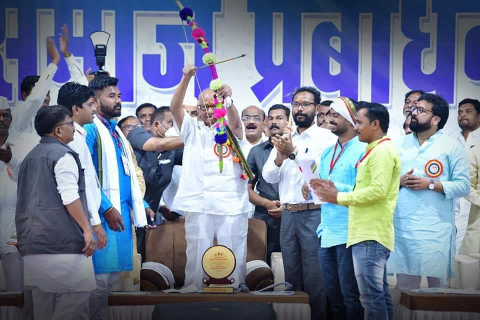 SatishPendam's tweet photo. महाराष्ट्र के पुणे स्तिथ जुन्नर में आदिवासियों के संम्मान में बिरसा ब्रिगेड़ औऱ आदिवासी विचार मंच की और कार्यक्रम का आयोजन किया गया जिसमें देश के वरिष्ठ नेता शरद पवार जी, झारखंड राज्य के मुख्य मंत्री हेमंत सोरेन जी, बिरसा ब्रिगेड़ के अध्यक्ष सतीश पेंदाम जी, महाराष्ट्र विधानसभा - https://t.co/lihUWiHcnp