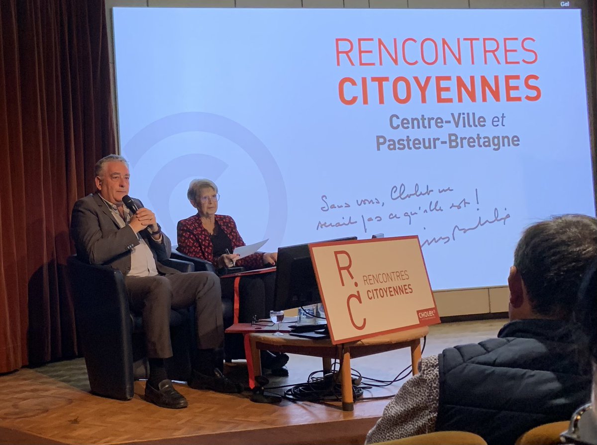 GBOURDOULEIX's tweet photo. Les rencontres citoyennes débutent ce soir à l’Hôtel de Ville / Hôtel d’Agglomération. Ce rendez-vous est un moment d’échanges important avec les Choletaises et les #Choletais pour évoquer les projets et les travaux à venir et les problématiques rencontrées au quotidien. #Cholet https://t.co/uC7MjlCPPs