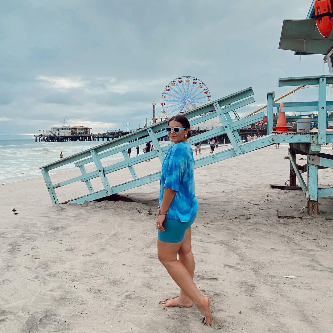 SantaMonicaPier's tweet photo. Eat. Sleep. Beach. Pose. 🔁
📸: @monicabejar
#smpier #santamonicapier #santamonica #santamonicabeach #socal #pierphoto #sand #beach #pier #beachdays #strikeapose
#sandyhair #beachlife #ocean #ferriswheel #beachywaves #curls https://t.co/pujLOOiX4w