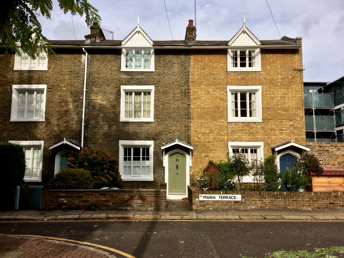 In Maria Terrace E1 you find 1860s houses with marked gothic stylings and small but charming gardens.
#EastEnd <a href="/TowerHamletsNow/">Tower Hamlets Council</a> #urbanphotography