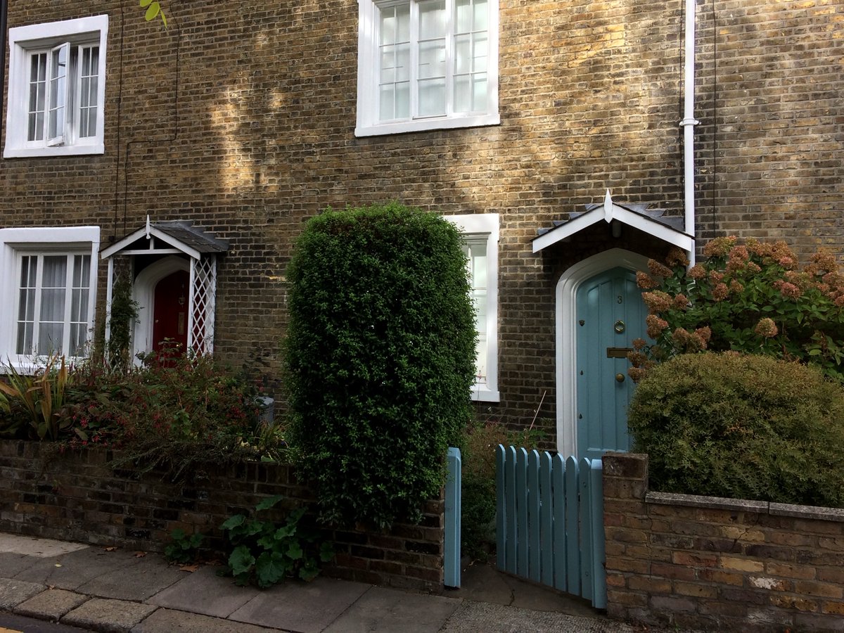 Charnowalks tweet media