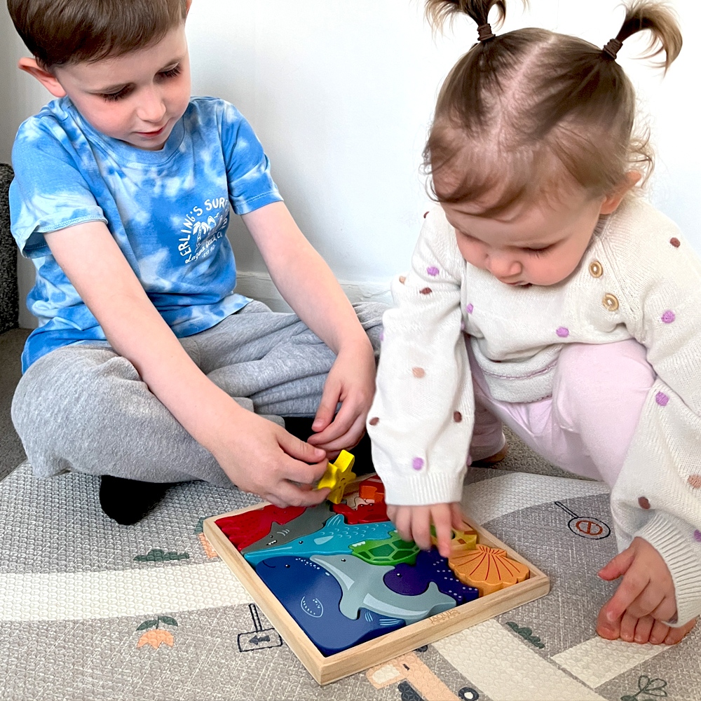 This nifty little Ocean Puzzle makes the perfect gift🎁 ⁠ What games do your little ones like playing together? #JaquesofLondon