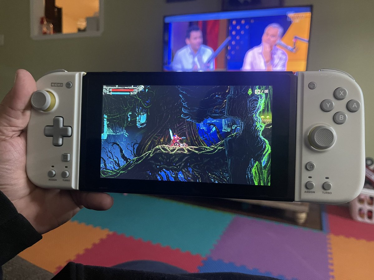 GameOverRa_'s tweet photo. This @horiusainc Split Pad Compact is perfect! Bigger buttons/analogs. And the added Dpad! Perfect for handheld mode on either the Oled or Original. #NintendoSwitch #HoriSplitPad #Splitpadcompact #Hori #gaming https://t.co/cALu4gghua