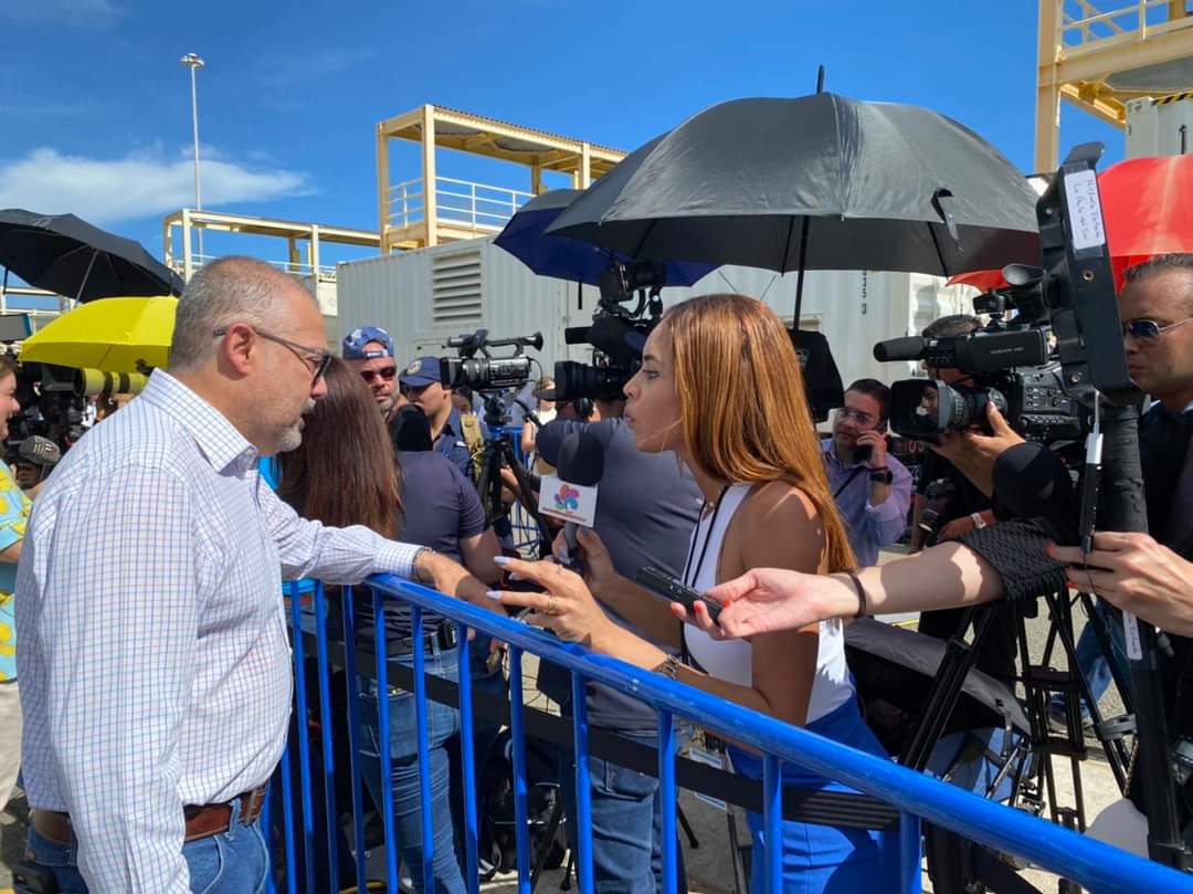 Converso con la prensa internacional, pero en especial los periodistas de Ponce, sobre mis expectativas de la visita de President <a href="/POTUS/">President Donald J. Trump</a>. Confiamos en que nos ayude a adelantar obras para que los ponceños tengan la calidad de vida que necesitan y merecen.