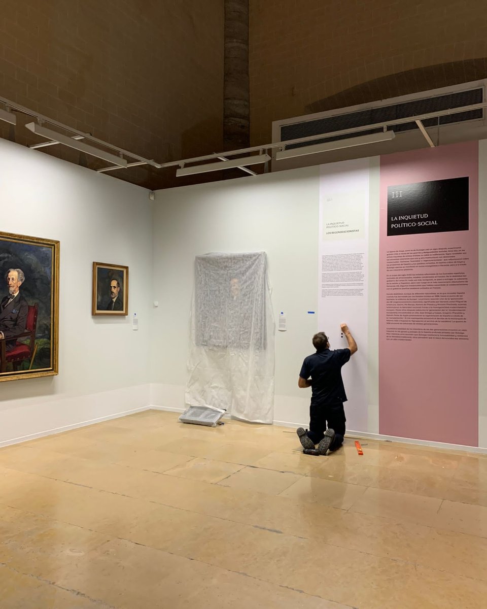 zexposiciones's tweet photo. #detrasdeunaexposicion Algo muy potente se está montando tras las puertas de la Lonja... ¿quieres saber qué es? Tendrás que esperar hasta este jueves 6 de octubre... 

#zexposiciones #EspaciosparaelArte #danielzuloaga #goya #lafuerzadelcaracter #brigadasmunicipalesdezaragoza https://t.co/RLhUp7zUd0