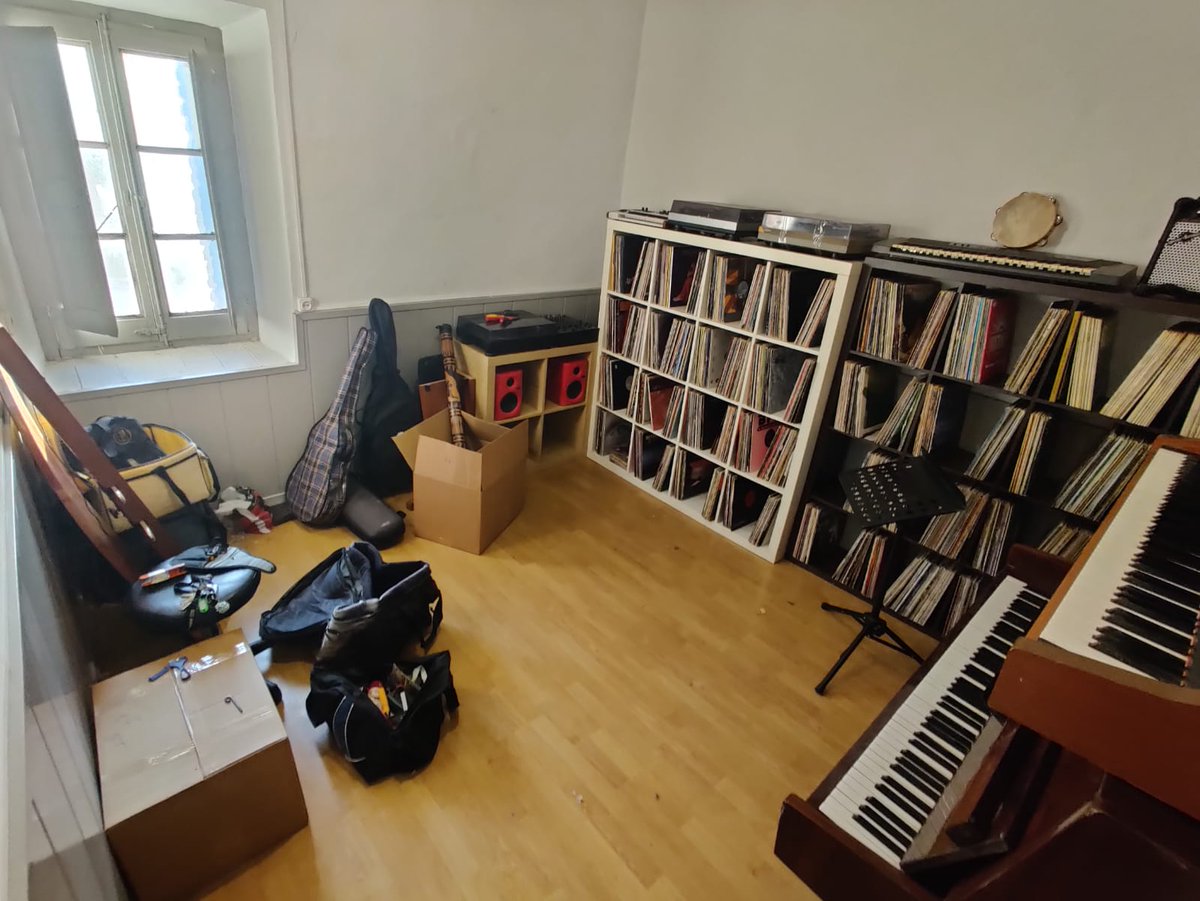 IamIvanPicazo's tweet photo. Estoy agotadísimo de la mudanza... pero vale la pena cuando ves que tu nuevo estudio empieza a lucir así... 
En unos días se estrena #SHIBARMY 
Cambio de casa, cambio de vida. #cambio #change #ByeByeCity #HelloVineyards https://t.co/HK1ELeBJvD