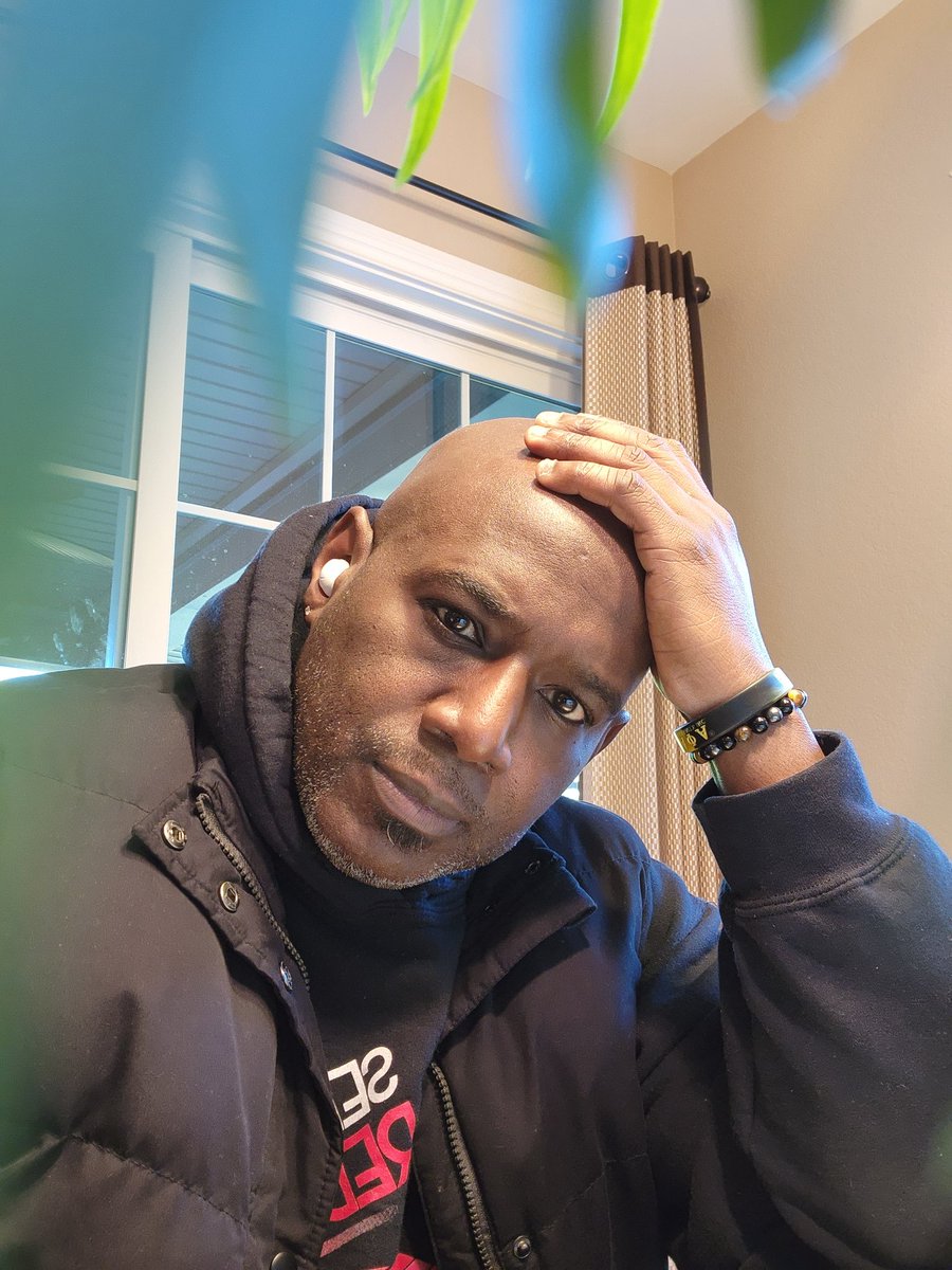 jdm1906's tweet photo. My middle kid,Kennedy, is a fair weather photographer,conditional sweetheart, & professional family heckler. She took these pics on a whim.She said she's going call this collection - Hang in There Big Guy - and Get Some Lotion
@AbdulSharif come get your mentee!😐🤣💪🏿
#fallvacay https://t.co/jaGsUzWHAp