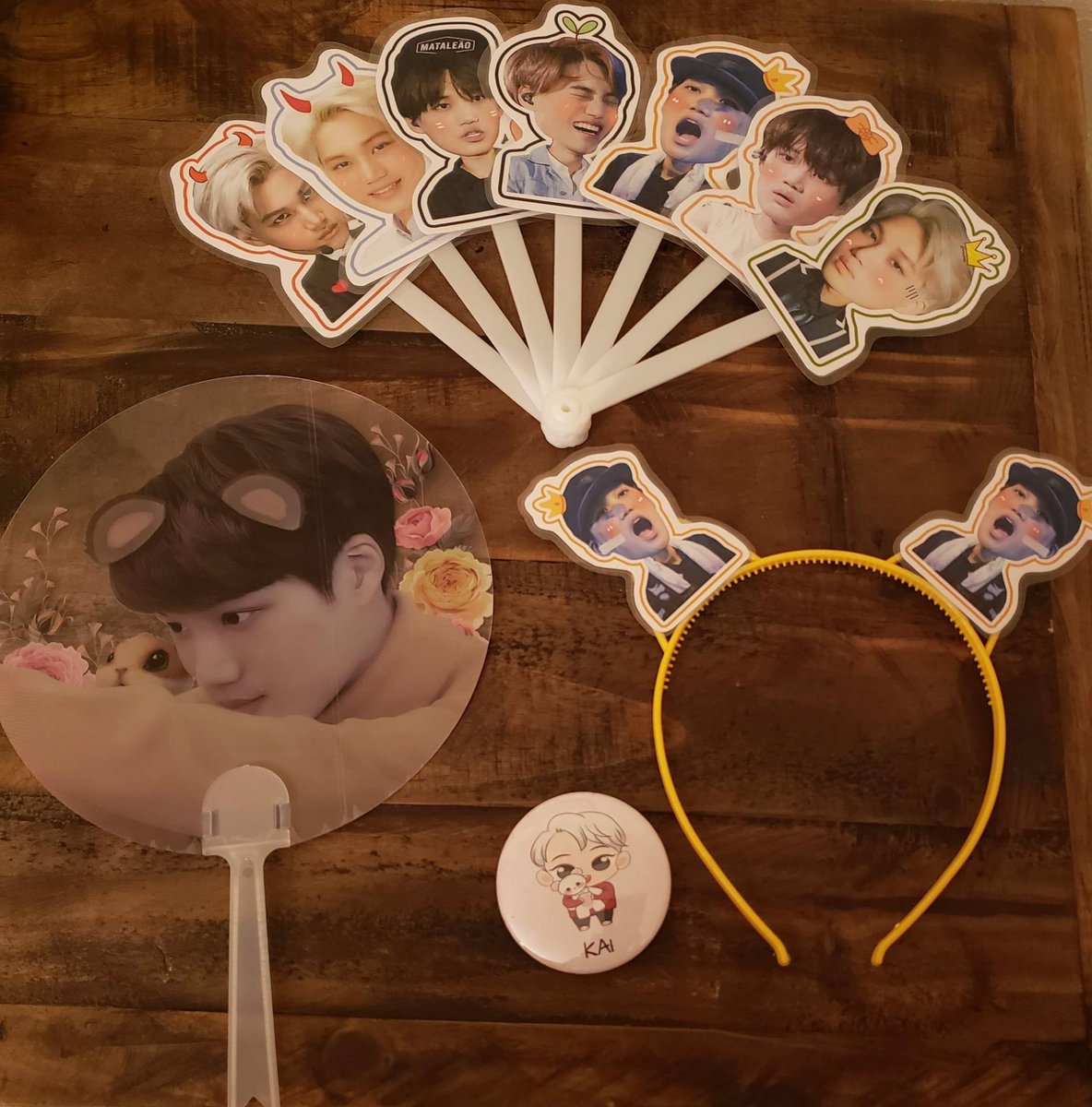 (Pls RT ) We will be giving away FREE #Kai Cheering KIT for #KAMPLOSANGELES #EXO <a href="/weareoneEXO/">EXO</a>  while supplies last!!

*We will post location on the day of the event
