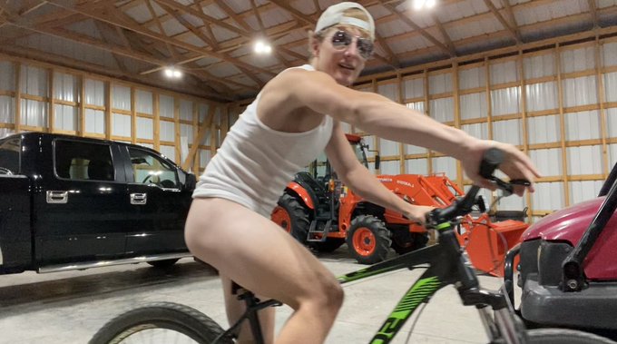 What happens in the shed stays in the shed.. https://t.co/KVnzzEyYTD