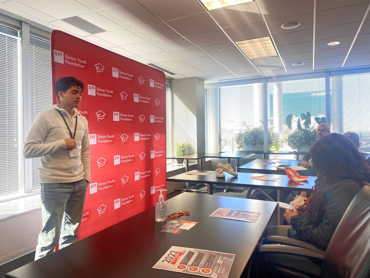 SimonYouthAcad's tweet photo. @SimonYouthAcad @IPSSchools students Deztiny and Jordan help kick off the @simon_youth 2022 Employee Contribution Campaign by sharing their SYA experiences with Simon Properties employees. https://t.co/SU5Gj6eJJ0