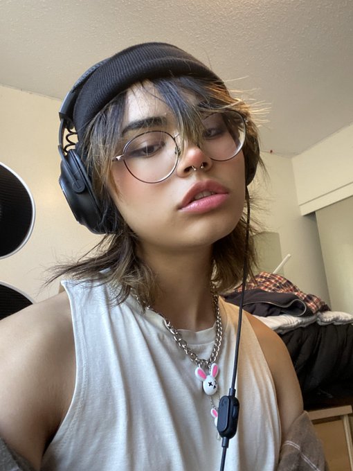 Fun fact: skater girls have dicks https://t.co/zgdTQ5aYNj