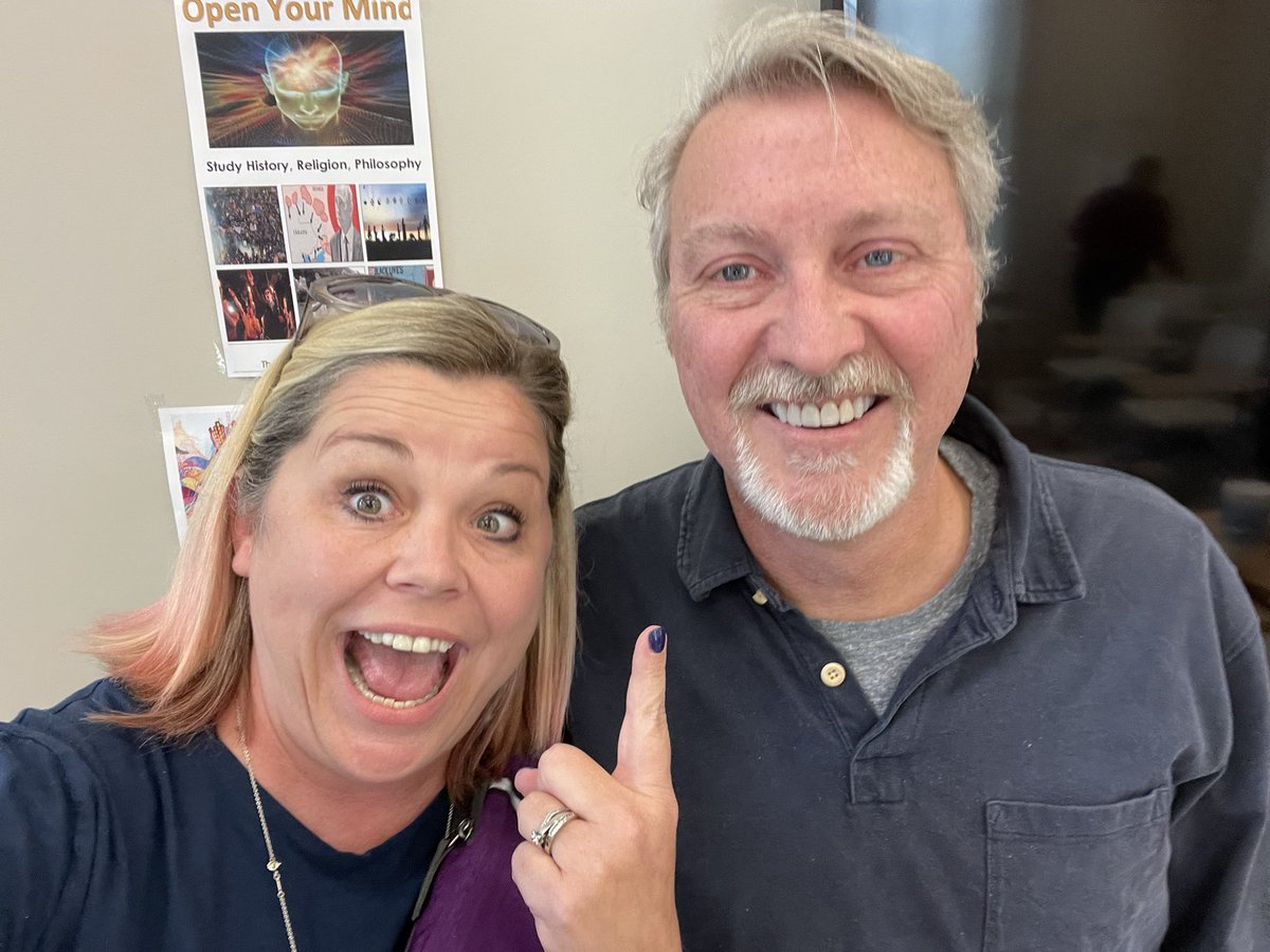 When <a href="/BCSMasterChief/">Mike Crabtree</a> asks you to come speak to his <a href="/MaryvilleC/">Maryville College</a> Children’s Lit class about biographies &amp; Ruby Bridges— you run right over with your bio examples and box of Civil Rights materials. 📚
