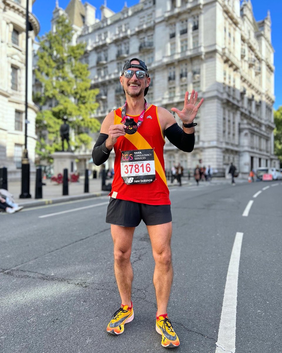 dietrichk's tweet photo. london finisher!! 3:15:28 🇬🇧🏅
5th world marathon major is in the books, one @LondonMarathon that i’ll never forget. #medalmonday #LondonMarathon https://t.co/Y3EYZ8OVEI